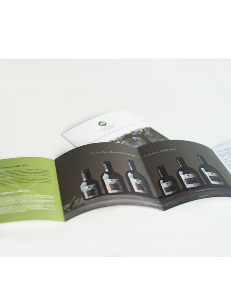 <p><strong>Brochure olio Cuonzo</strong> 
<br> Agenzia Emmecidue</p>
